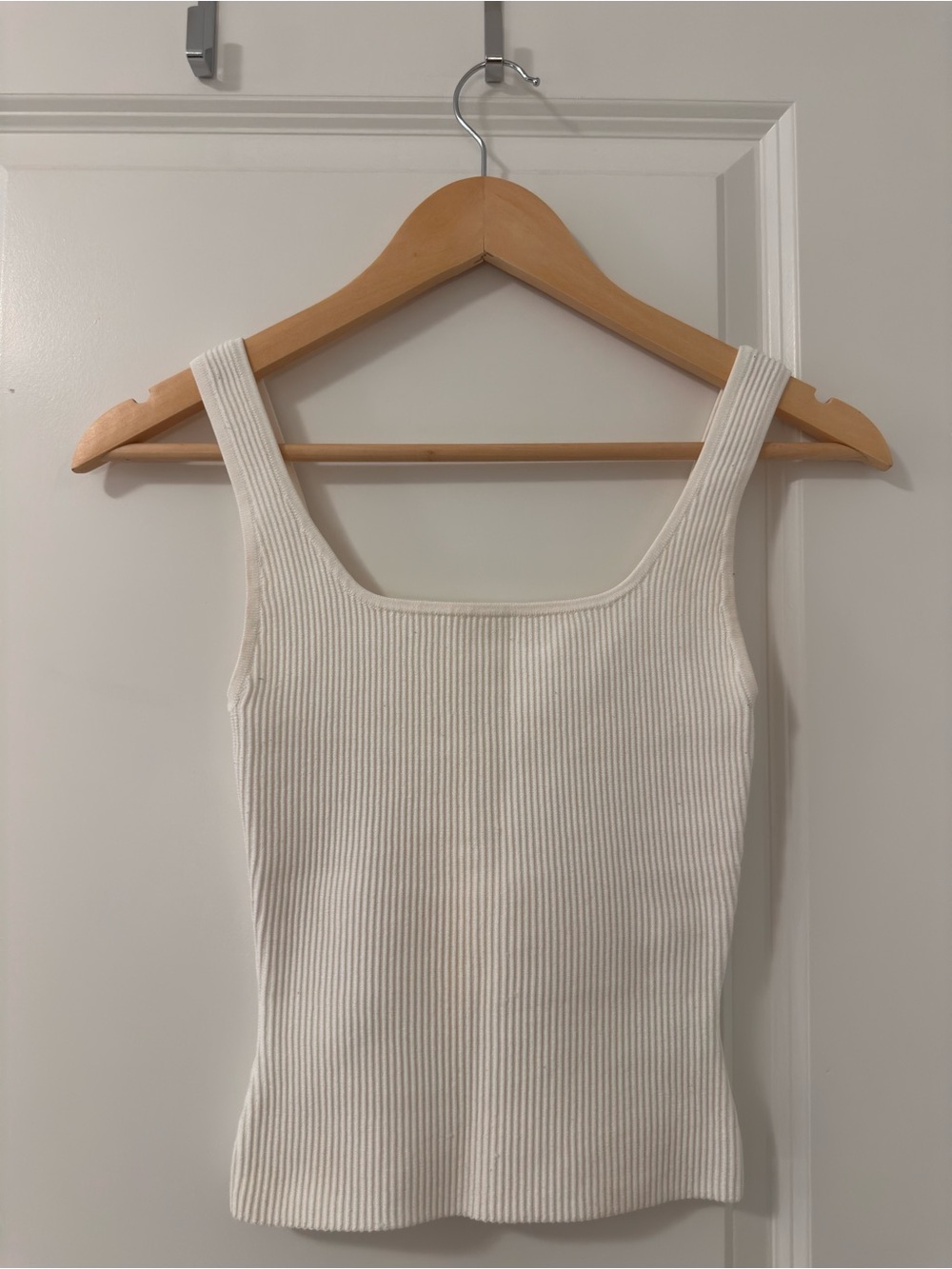 Aritzia Babaton Sculpt Knit Square-Neck Tank Top - White 2XS